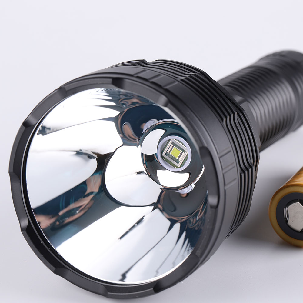 Convoy L8 sbt90.2 6400ルーメン Convoy L8 review | 3900 lumens and Luminus SBT90.2 LED | 1Lumen